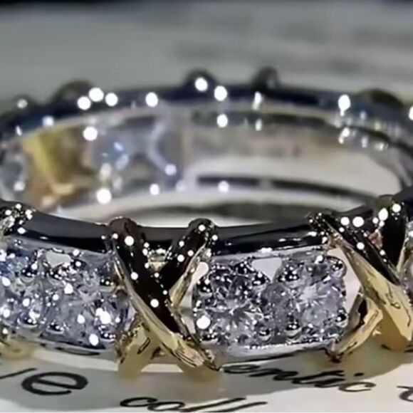 Luxurious Crystal-Embellished Bracelet - Picture 6 of 11